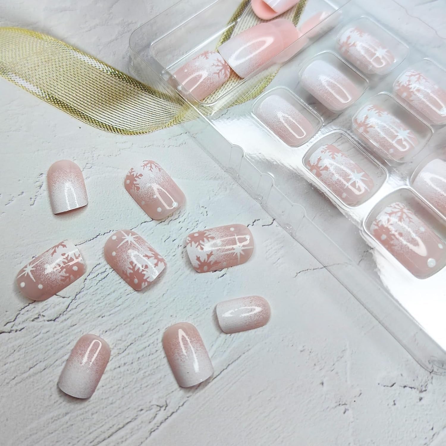Christmas Press on Nails Short Square Fake Nails with White Snowflake Designs Glossy Gradient Winter Xmas Acrylic Nails Nude White Ombre Full Cover False Nails for Women Girls Manicure 24Pcs